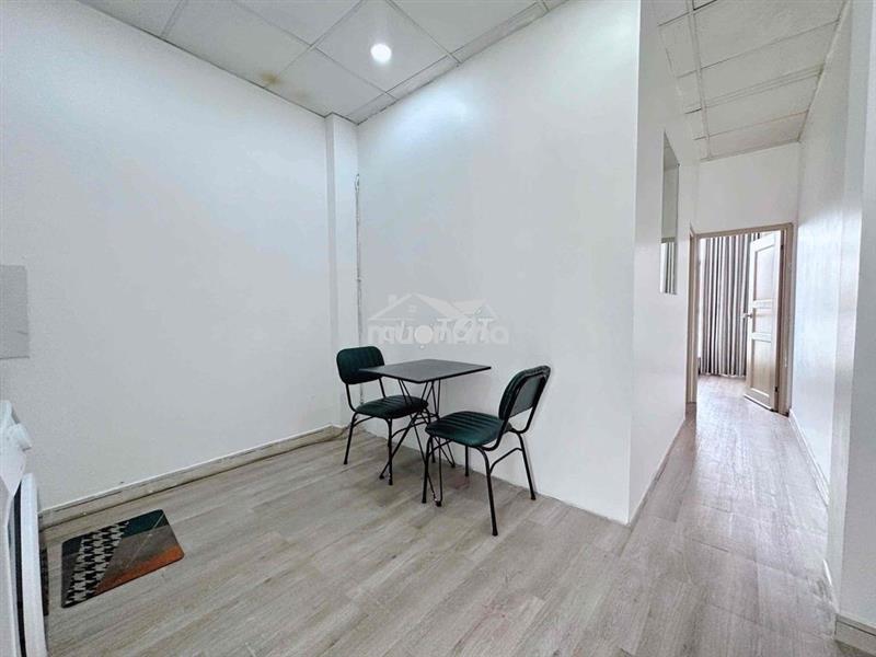 Cho thuê căn 2pn1wc cửa sổ trời thang máy full nt ở điện biên phủ q10