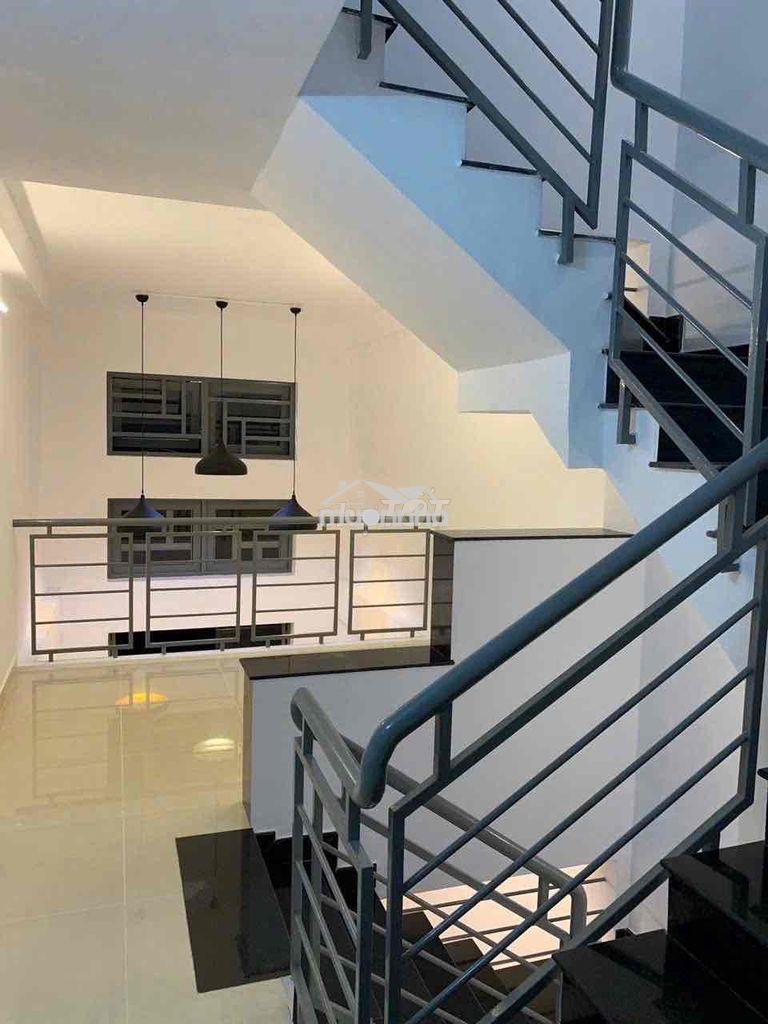 Cho thuê nguyên căn trệt 1 lững 1 lầu. sân thượng