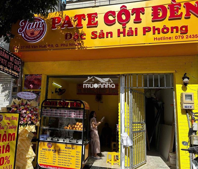 Sang nhượng mặc bằng bánh mì ở hồ văn huê phú nhuận
