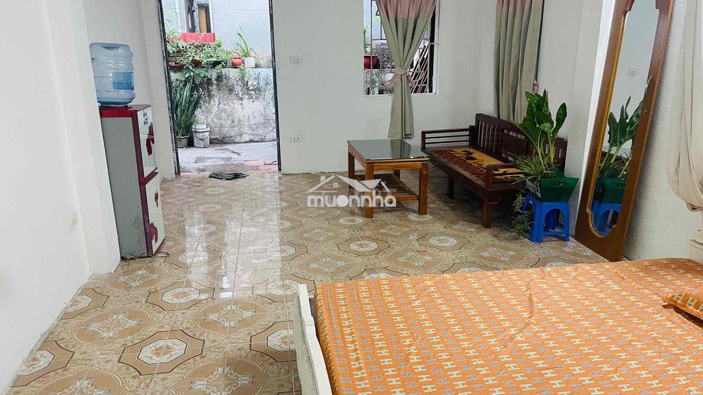 Nhà mẹ mihiện có 1 căn nhà cấp 4 rộng 35 m mét vuông có sân và mái hiê - Ảnh 3