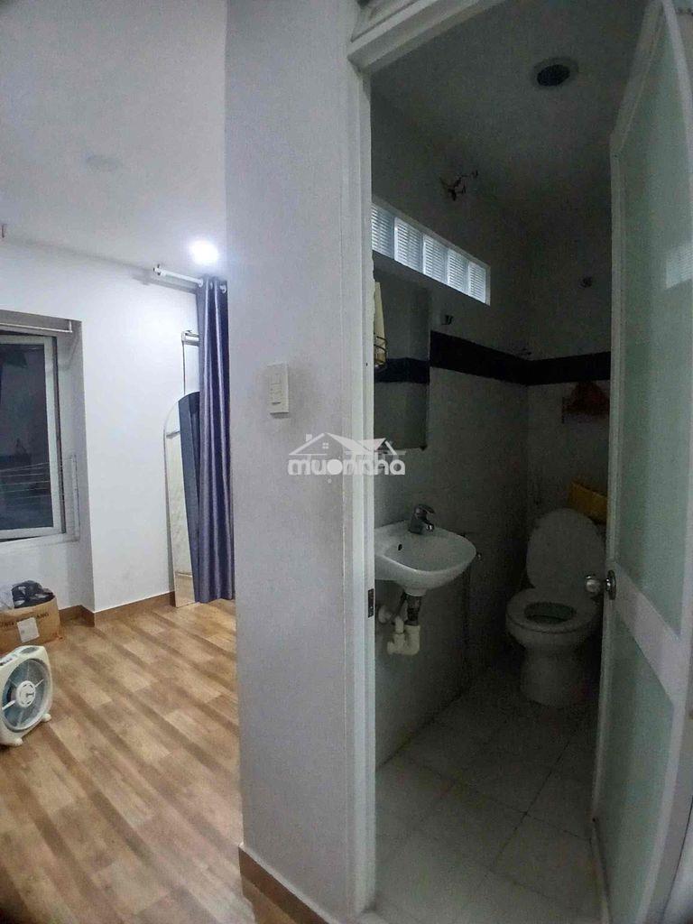 Nhà nở hậu . nhà còn mới đẹp . chính chủ đang ở . hẻm xe hơi gần cửa - 4