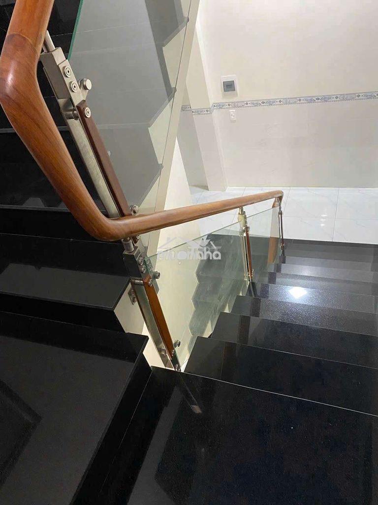 Nhà lầu trệt bình chuẩn đường nhựa vỉa hè 15 m