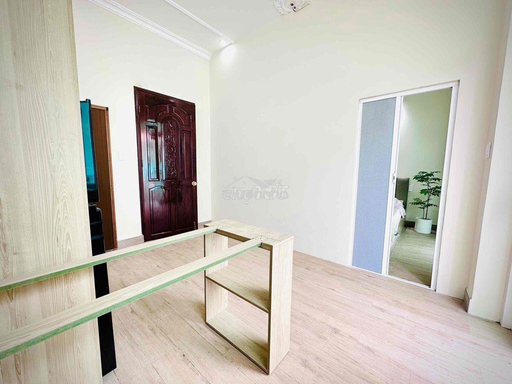 Căn hộ 01 phòng ngủ - 01 phòng bếp - ban công - nhà mới xây xong - 4