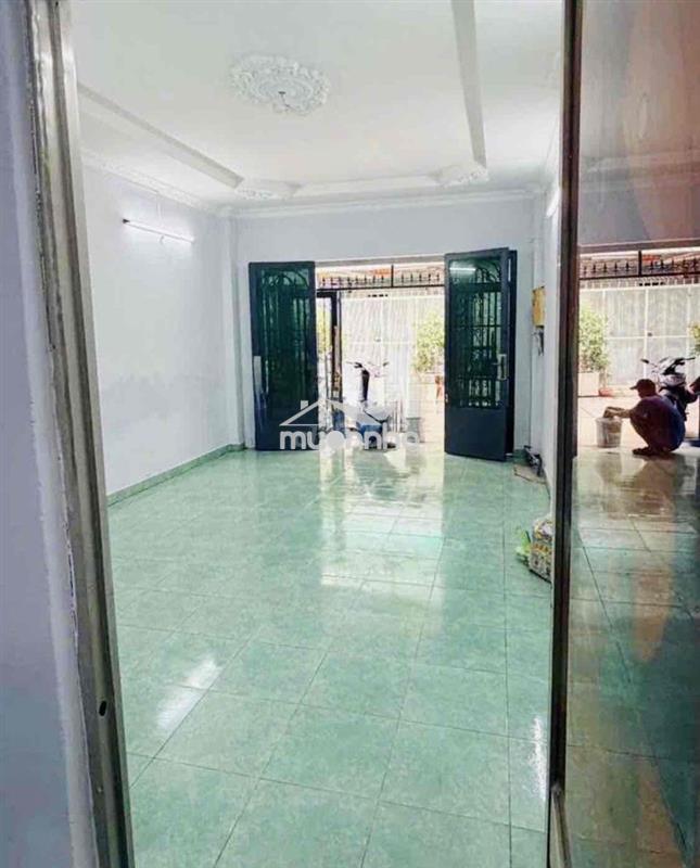 Nhà rộng thoáng, 1 trệt 1l 3p. ngủ, sân để xe ở và làm việc ok