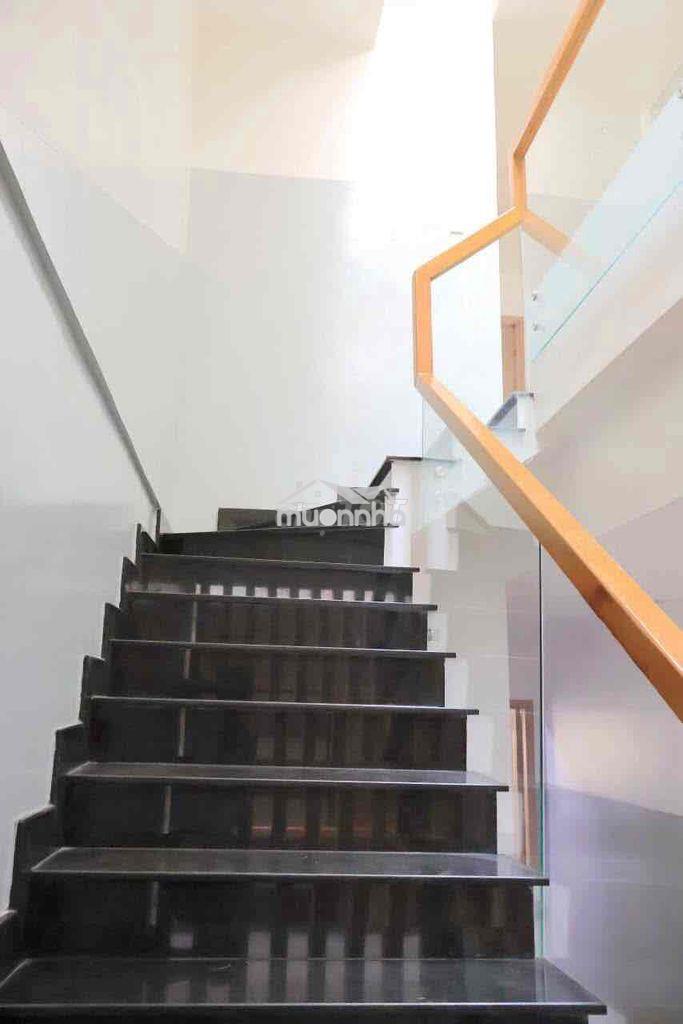 Cho thuê toà nhà 10x20m kc 3,5tấm giá 50trieu/th có hầm xe , thang máy - 2