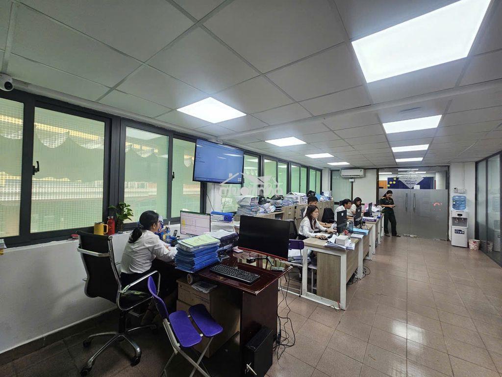 Vp lầu 1 vincom 3/2 50m2 mặt tiền lớn có cửa sổ mới đẹp ngay tttm - Ảnh 3