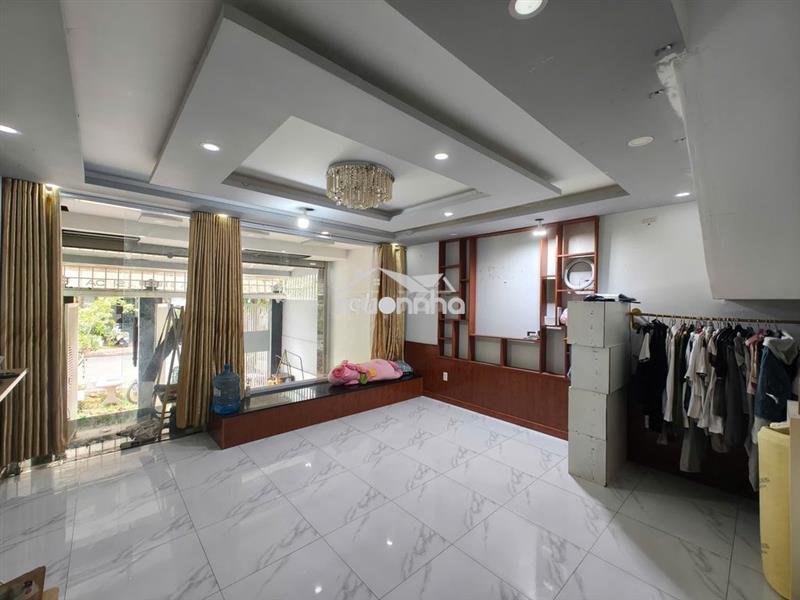 Cho thuê tầng trệt thích hợp làm văn phòng hoặc ở đều ok 