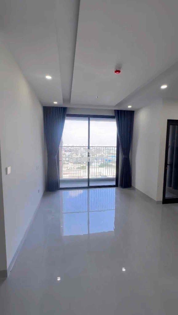 Cho thuê căn hộ a&t sky garden hai phòng ngủ mới sẵn rèm máy lạnh