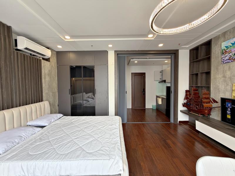 Cho thuê căn hộ 1 phòng ngủ có thang máy - ban công thoáng trên đường lê quang định tiện đi chợ bà chiểu, quận 1, quận 3, phú nhuận