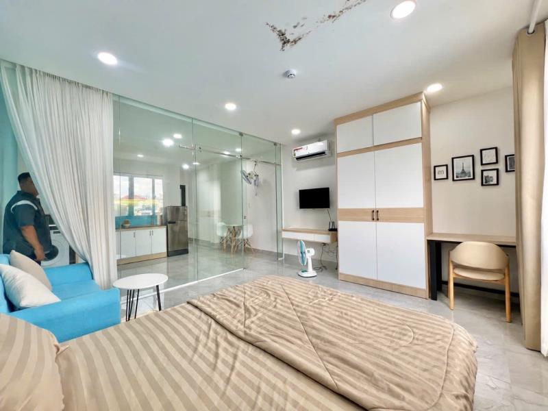 Cho thuê căn hộ 1 phòng ngủ + 1 phòng khách full nội thất ánh sáng tự nhiên ngay thích quảng đức gần sân bay tân sơn nhất giáp quận 1,3 hẻm ô tô , khu an ninh