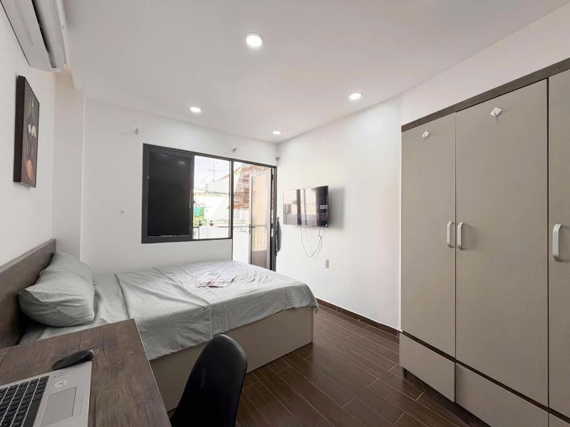 Thuê ngay căn hộ 1 phòng ngủ tách bếp full nội thất ngay trần kế xương - 40m2 - gần khu ẩm thực phan xích long giáp quận 1,3 khu an ninh , hẻm ô tô tận cửa  - Ảnh 1