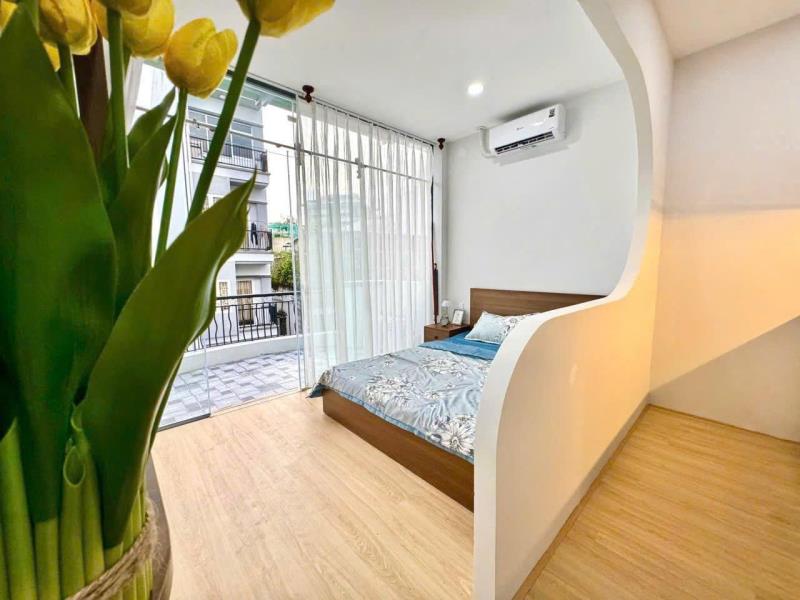 Giá từ 7.x - phòng ban công 35m2, tách bếp - giặt riêng - ngay ngã tư phú nhuận, cv hoàng văn thụ
