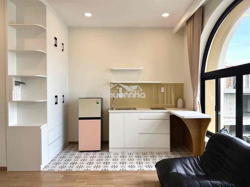 Khai trương studio cửa sổ to