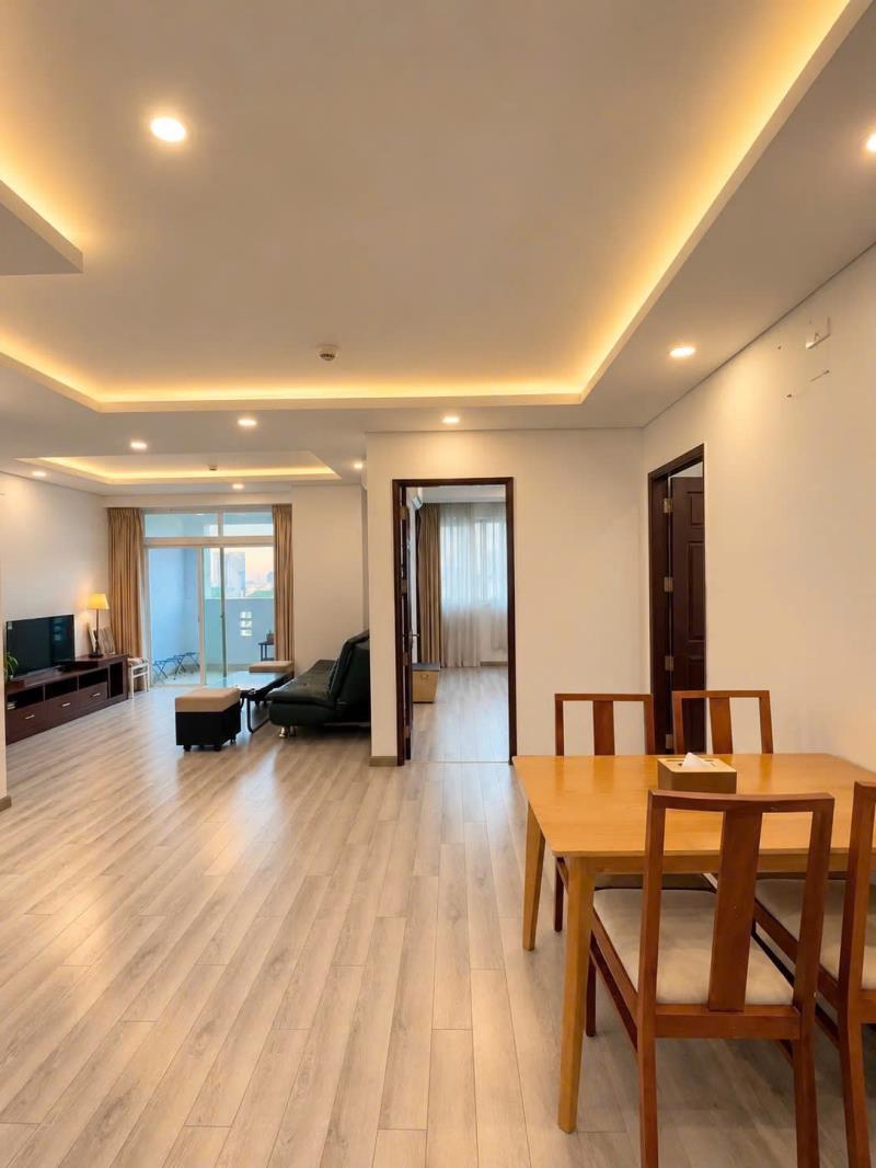 Căn hộ 1 phòng ngủ - bancol cửa sổ thoáng - thang máy - ngay trung tâm quận 1