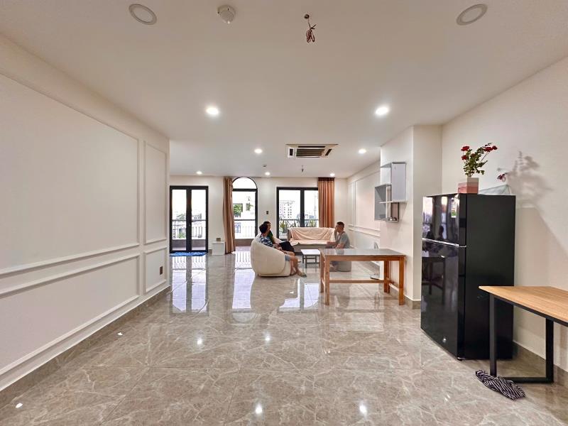 Cho thuê căn hộ 100m2, ban công, 1 phòng ngủ full nội thất ngay nguyễn xí