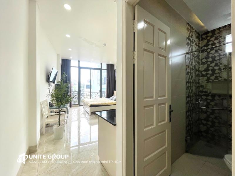 Căn hộ ban công phú nhuận, full nội thất, rộng 40m2, có tivi, wc vách ngăn  - Ảnh 4