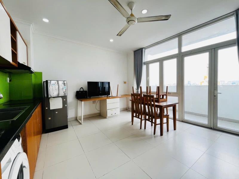 Căn hộ ban công 2 phòng ngủ (80m2) - 5 phút đến cầu bông quận 1, bà chiểu - thang máy - Ảnh 2