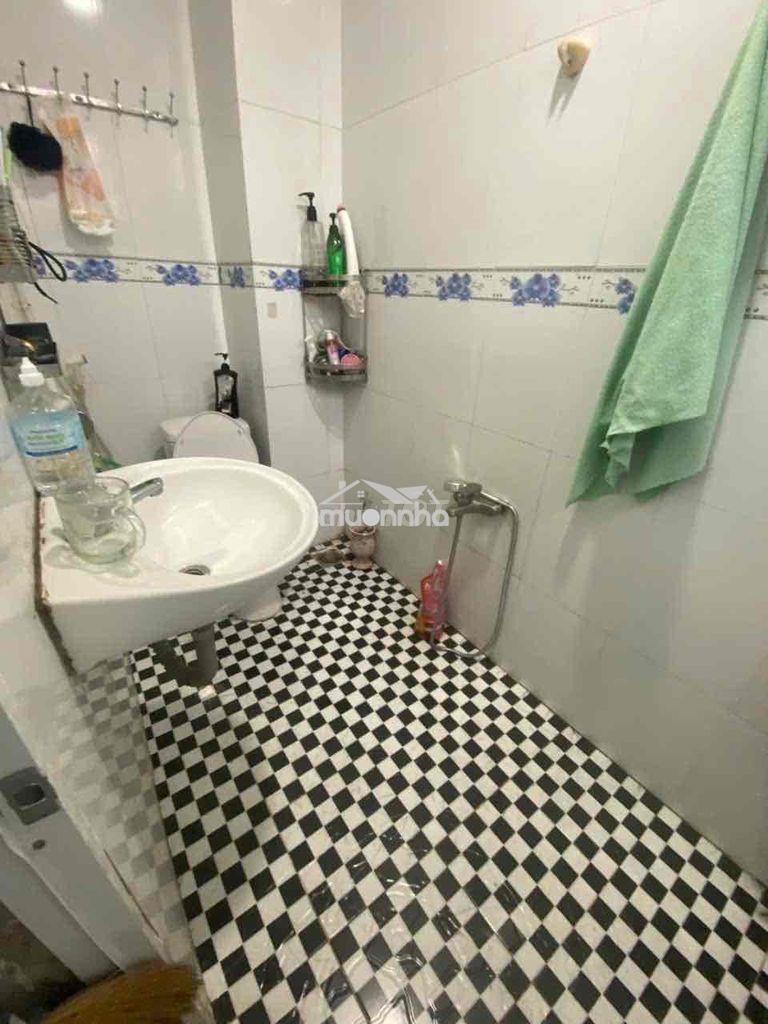 Đối diện chợ nguyễn văn trỗi