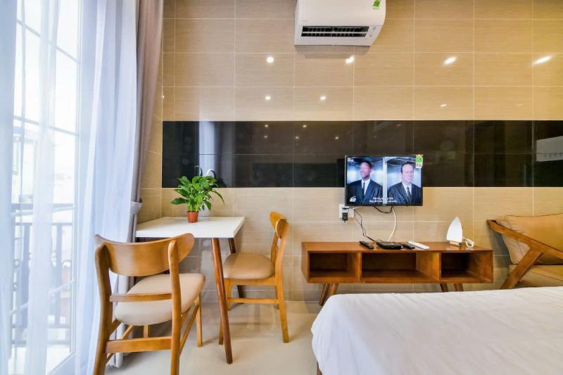 Căn hộ có ban công cực thoáng full nội thất gỗ sang trọng ngay phùng văn cung, phú nhuận! - Ảnh 2