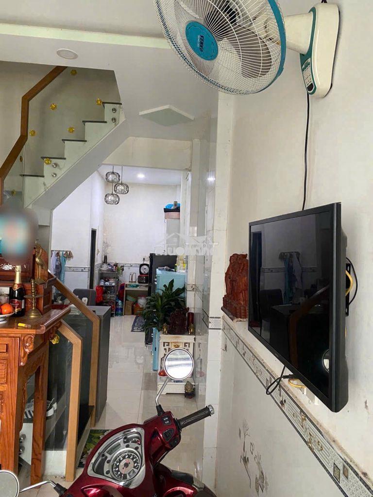Cho thuê nhà nguyên căn cmt8 q3, 2pn 2wc giá 11trieu
