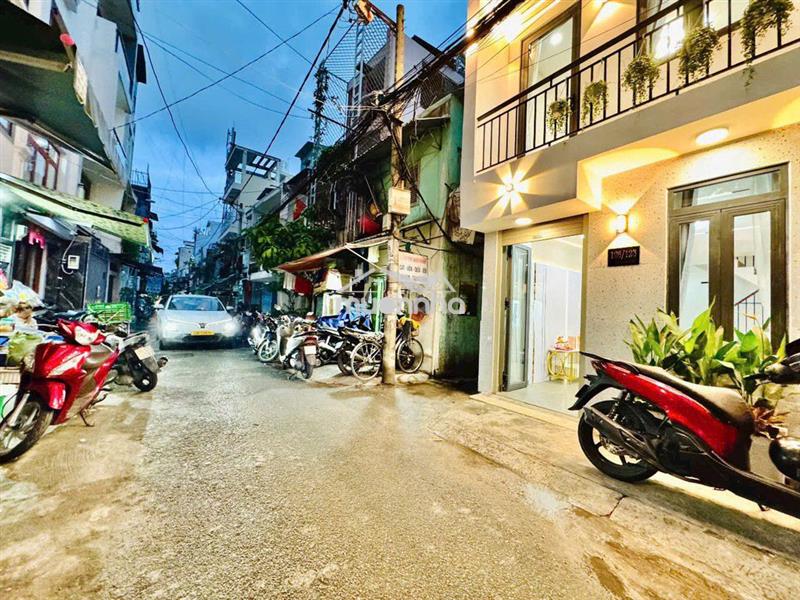 Bình thạnh, nhà đẹp hẻm ô tô, 3 tầng 30m2, gia 5.69ty