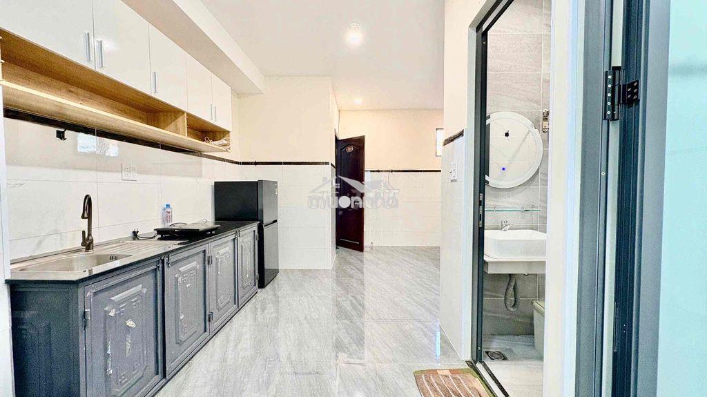 Cho thuê chdv 2pn ban công 60m2 full nội thất cao cấp ở 3-4 người - Ảnh 2