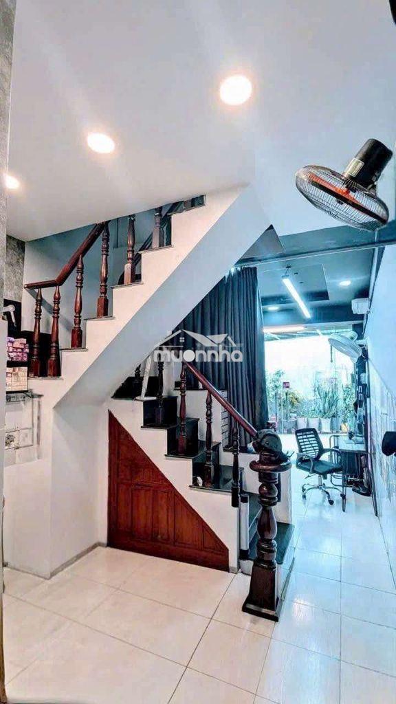 Cho thuê nhà 402 hậu giang, 9 triệu, 2pn, có nội thất như hình - Ảnh 2