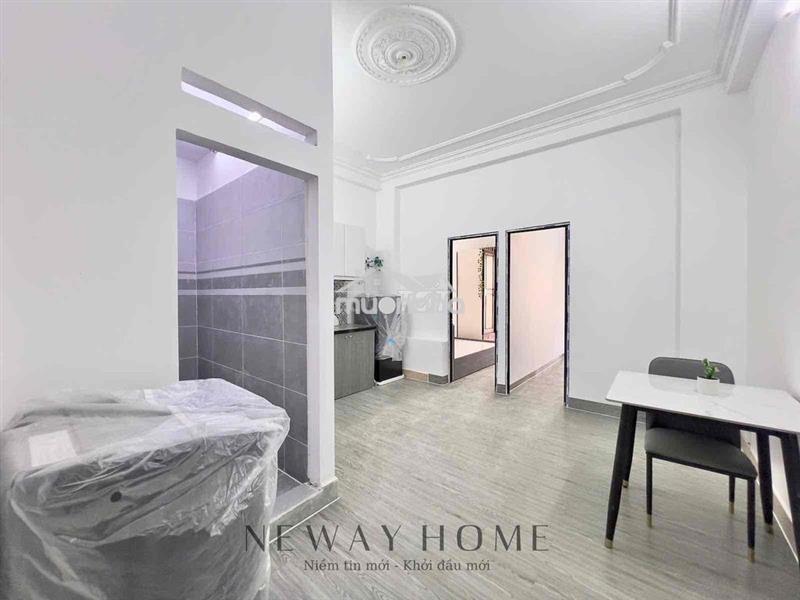 Căn hộ 2pn ban công full nội thất mặt tiền đường ô tô tới nhà kế q1