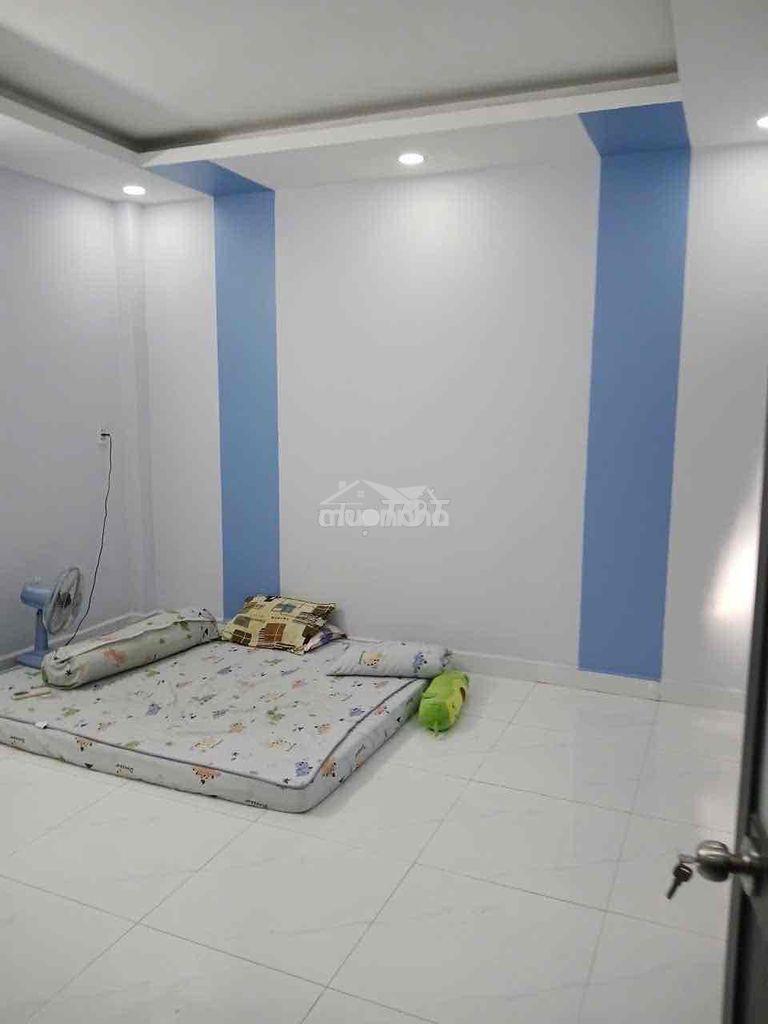 Cho thuê nhà mới tinh sạch sẽ ngay trung tâm ngã 5 hẻm xe tải góc2 mt