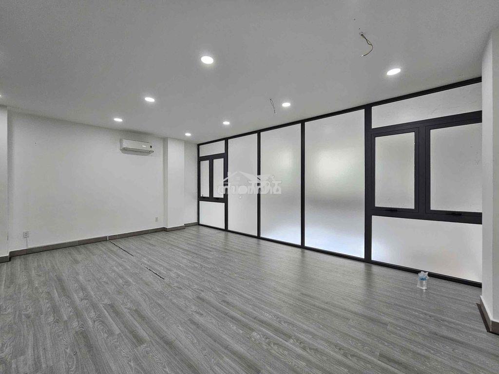 Văn phòng 70m2 ngăn kính sẵn 02 phòng giá 10tr/th tại vạn phúc city - Ảnh 4
