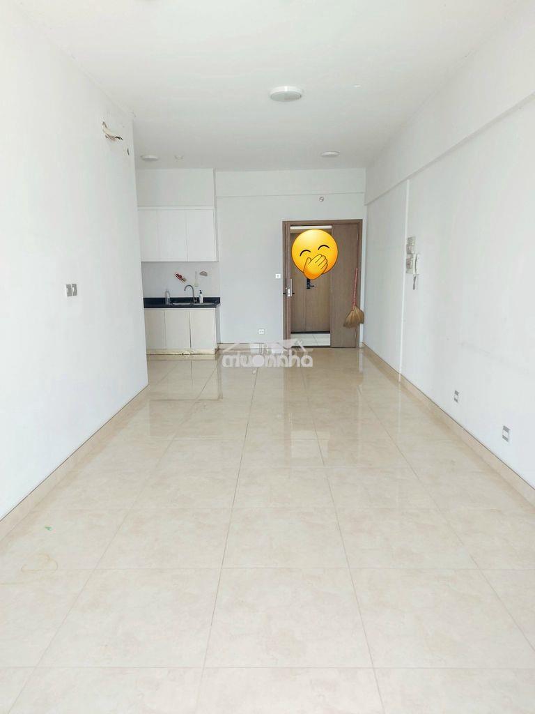 Cho thuê luxgarden 3pn nhà trống- giá 9tr500- ở liền.