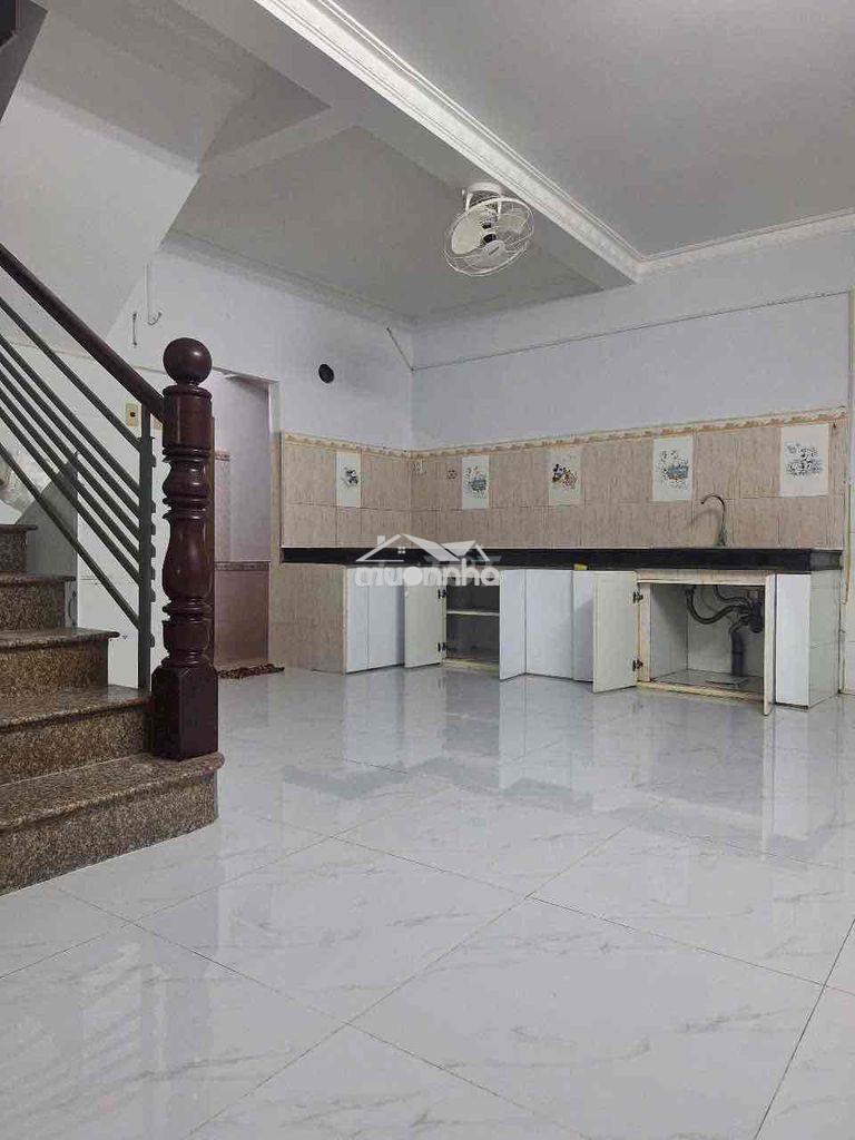 Cho thuê nhà 2 tầng, hẻm lạc long quân, p.10 , tân bình - Ảnh 3
