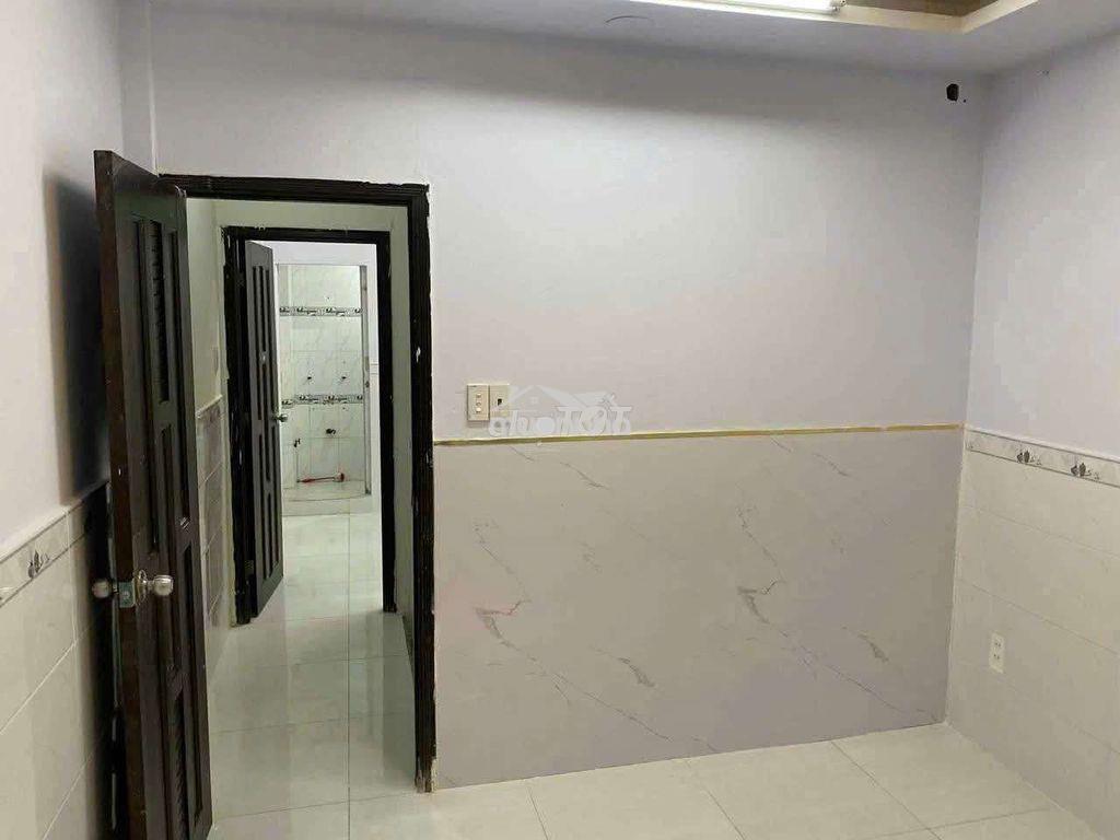 Nhà 2 phòng gần đầm sen - Ảnh 2