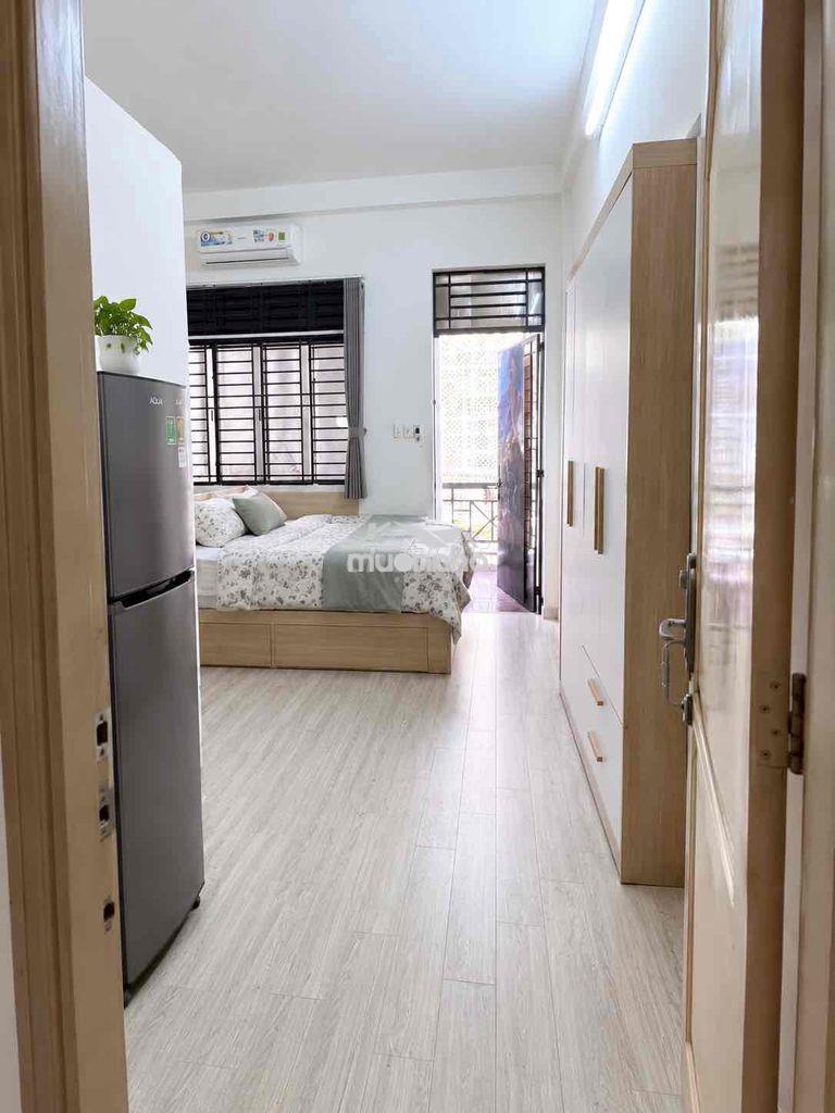 Cho thuê phòng ban công tách bếp 4tr6