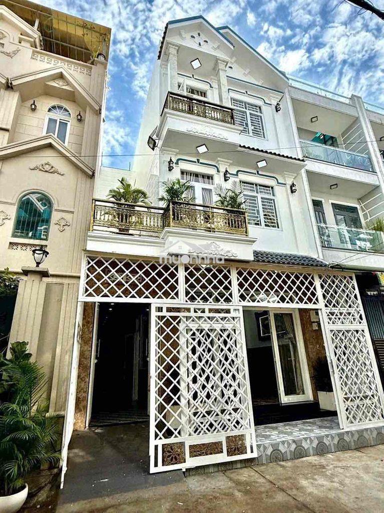 Nhà ngay trung tâm huyện khu tiện ích đầy đủ an ninh.