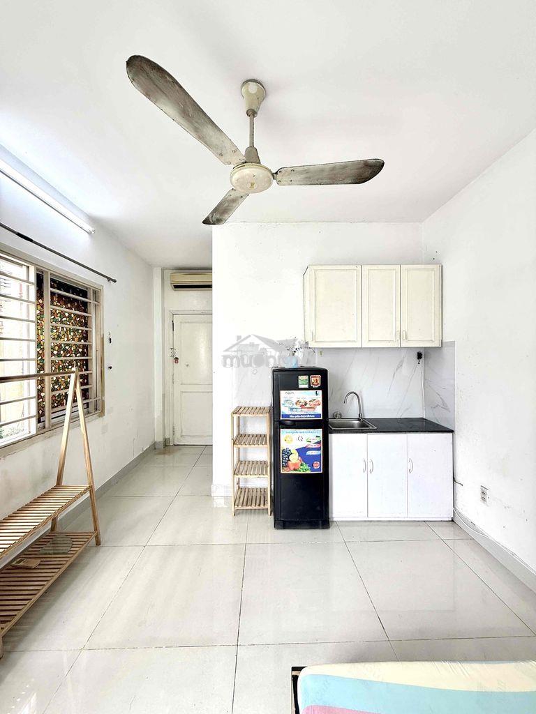 Phòng bancon, cửa sổ to - Ảnh 3