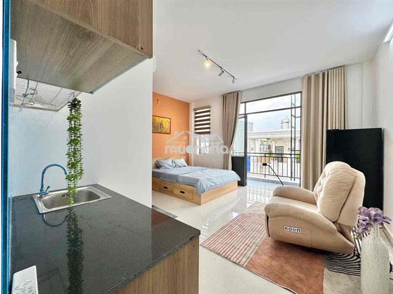 Studio full nội thất ban công ngay dương quảng hàm
