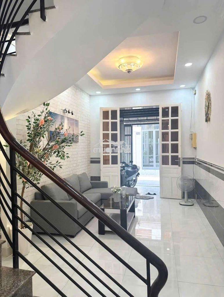 Nhà đẹp nhắm cho thuê. dt 3,5 x 15. giá 14trieu. bùi minh trực p5