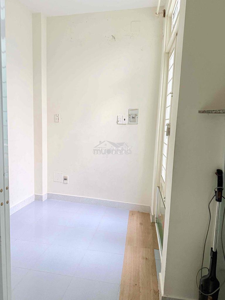 Cho thuê nhà quận 3 ✅ 2pn 3tollet + có sân thượng & bancon mỗi phòng - Ảnh 3